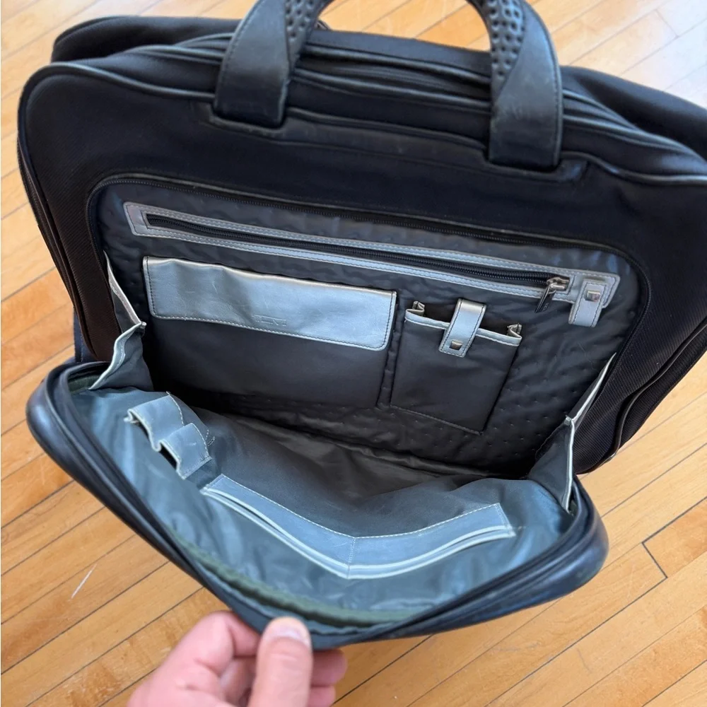 Vintage TUMI Innovation 17